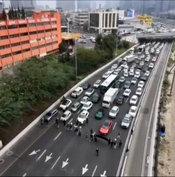 Ativistas bloqueiam autoestrada em Telavive em protesto contra onda de violência na comunidade árabe israelita