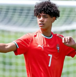 Filho de Cristiano Ronaldo estreia-se a jogar em Portugal