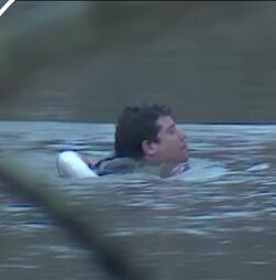 Homem cai à água em zona inundada pelo rio em Estarreja. Esteve agarrado uma hora a uma árvore antes de ser resgatado