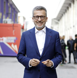 Carlos Moedas passa a ter maioria absoluta com vereadora que se desfiliou do Chega