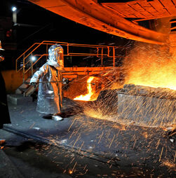 Maior mina de níquel do mundo corta produção para impulsionar preços