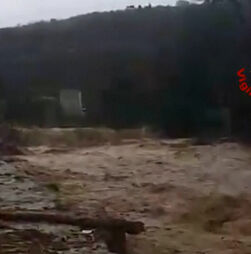 Chuvas intensas no sul de Itália obrigam a operações de resgate 