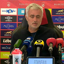 Mourinho: 'Há equipas grandes que tiveram a mesma sorte com o campo, mas mais sorte com o árbitro'