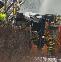 Explosão destrói igreja em Nova Iorque. Pastor e bombeiros ficaram feridos
