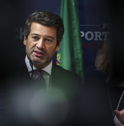 MP arquiva queixa contra cartazes do Chega sobre ciganos e Bangladesh