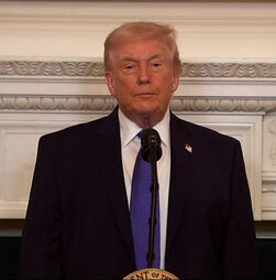 Donald Trump pede à imprensa que abandone reunião com governadores 