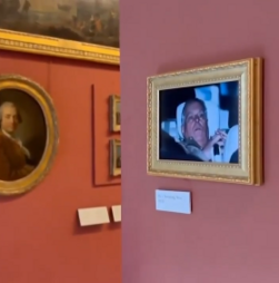 Ativistas penduram fotografia do ex-príncipe André a sair da prisão no Louvre