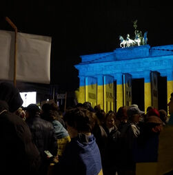 Milhares de pessoas manifestam-se em Berlim contra invasão russa na Ucrânia