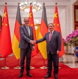 Friedrich Merz defende em Pequim relação mais 'justa' com a China