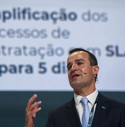 Linhas para a reconstrução reforçadas para 3 mil milhões. Chegaram a 3.300 empresas