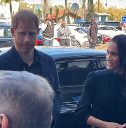 Príncipe Harry e Meghan Markle visitam hospital em Amã onde estão pacientes retirados de Gaza