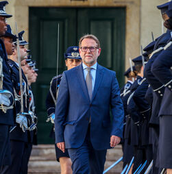 Ministro da Administração Interna afirma que não vai tolerar comportamentos desviantes dos polícias