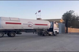 Camiões de ajuda humanitária chegam à fronteira de Gaza após reabertura da passagem de Rafah