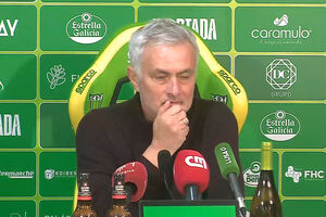 Mourinho critica Luís Godinho: "Penso que sai satisfeito com o seu trabalho e que faça boa viagem até ao Alentejo"