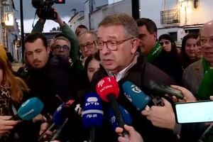 “Aquilo que é importante é que sejam ativados todos os instrumentos públicos e privados para acudir as pessoas”, defende Seguro 