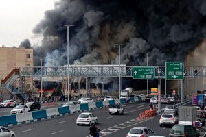 Incêndio atinge mercado na zona oeste de Teerão 
