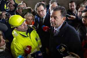 Luís Montenegro fala à imprensa sobre resolução de problemas