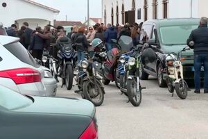 Centenas de pessoas prestam homenagem a Ricardo Teodósio, uma das vítimas mortais da tempestade Kristin  