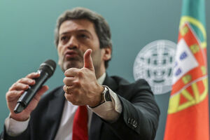 Ventura defende a manutenção da isenção de portagens