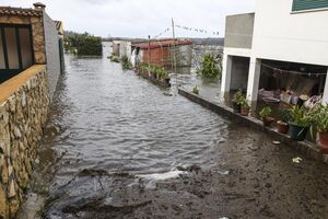 Chuva e a aumento do caudal dos rios têm causado inundações
