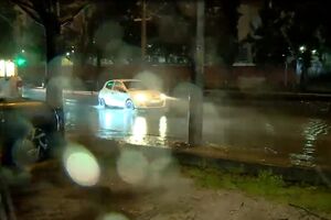 Chuva não dá tréguas e alaga estrada em Alcântara