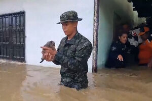 Inundações obrigam à retirada de centenas de pessoas na Colômbia   