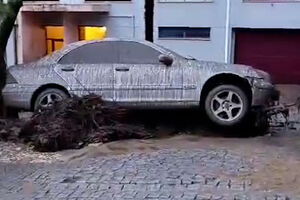 Estrada tomada pela água e fila de carros cobertos de lama: as consequências do mau tempo em Portalegre