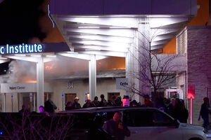 Incêndio de grandes dimensões obriga à evacuação de hospital na Pensilvânia 