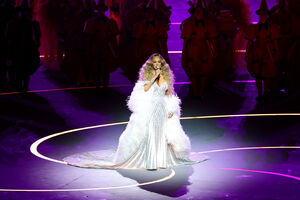 A cantora Mariah Carey atua na cerimónia de abertura dos Jogos Olímpicos de Inverno em Milão