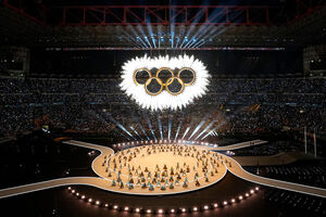 Cerimónia de abertura dos Jogos Olímpicos de Inverno em Milão