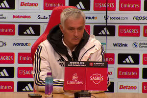 Mourinho: "Ivanovic? A minha missão é ganhar jogos... Ninguém me disse para estar atento à desvalorização de ativos"