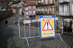 Estradas cortadas no Porto