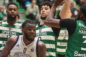 Javian Davis terá sido alvo de insultos racistas