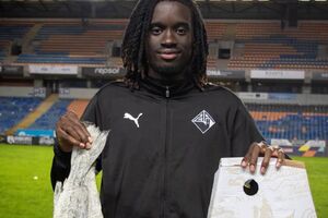 Beni exibe o 'troféu'