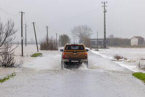 Mau tempo causa inundações em estradas em Portugal continental