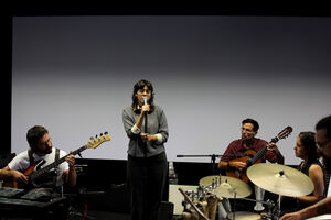 O espetáculo revê o legado de José Afonso à luz dos seus concertos de despedida, em 1983