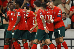 Seleção Nacional festeja golo