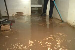 Populares mostram estragos causados pelas inundações em Leiria