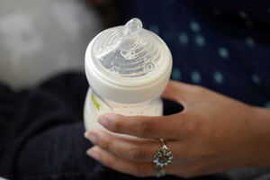 Bebés hospitalizados na Europa depois de beberem leite em fórmula contaminado