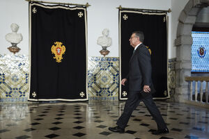 Tomará posse dois dias antes de completar 64 anos e será o sexto presidente eleito em democracia 