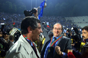 Pinto da Costa festeja, com Fernando Santos, a conquista da Taça de Portugal