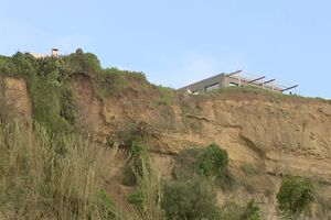 Deslizamento de terras provocado pelo mau tempo obrigou à retirada de 31 pessoas na Costa da Caparica