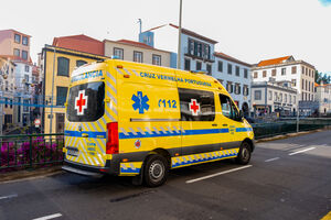 Ambulância da Cruz Vermelha Portuguesa responde a emergências (112)