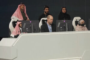 Príncipe William participa em torneio de e-sports durante visita à Arábia Saudita