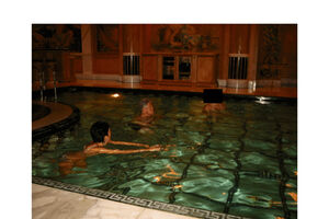 Bill Clinton numa piscina