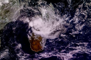 Imagens de satélite mostram ciclone Gezani a atravessar Madagáscar. Há pelo menos 20 mortos