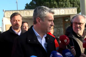 "Primeira responsabilidade é do primeiro-ministro": Carneiro promete avaliar falhas na gestão da crise do mau tempo