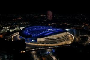Espetáculo com drones iluminou céu junto ao Estádio do Dragão para homenagear Pinto da Costa