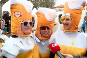 Centenas de pessoas espalham alegria pelas ruas de Elvas para celebrar o Carnaval  