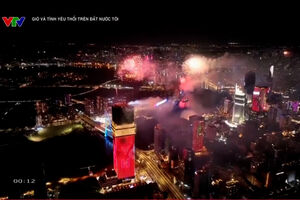 Vietname celebra a chegada do Ano Novo Lunar com espetáculo de fogo de artifício 